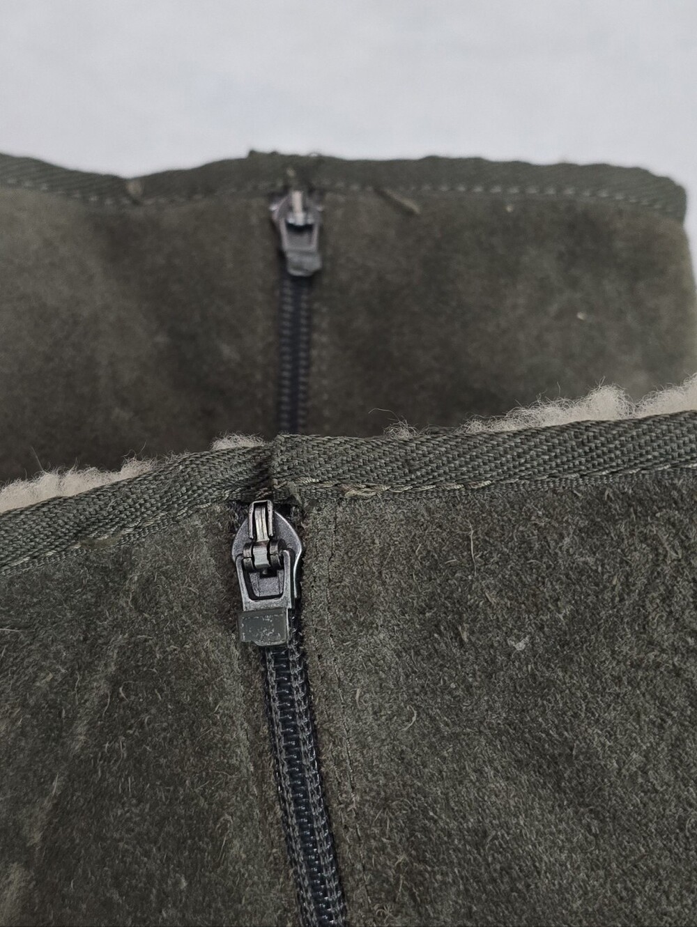 Women's UGG Boots Australia Retro Cargo 1895 Olive Green Fur Lined Buckle Size 7 - Picture 7 of 9
